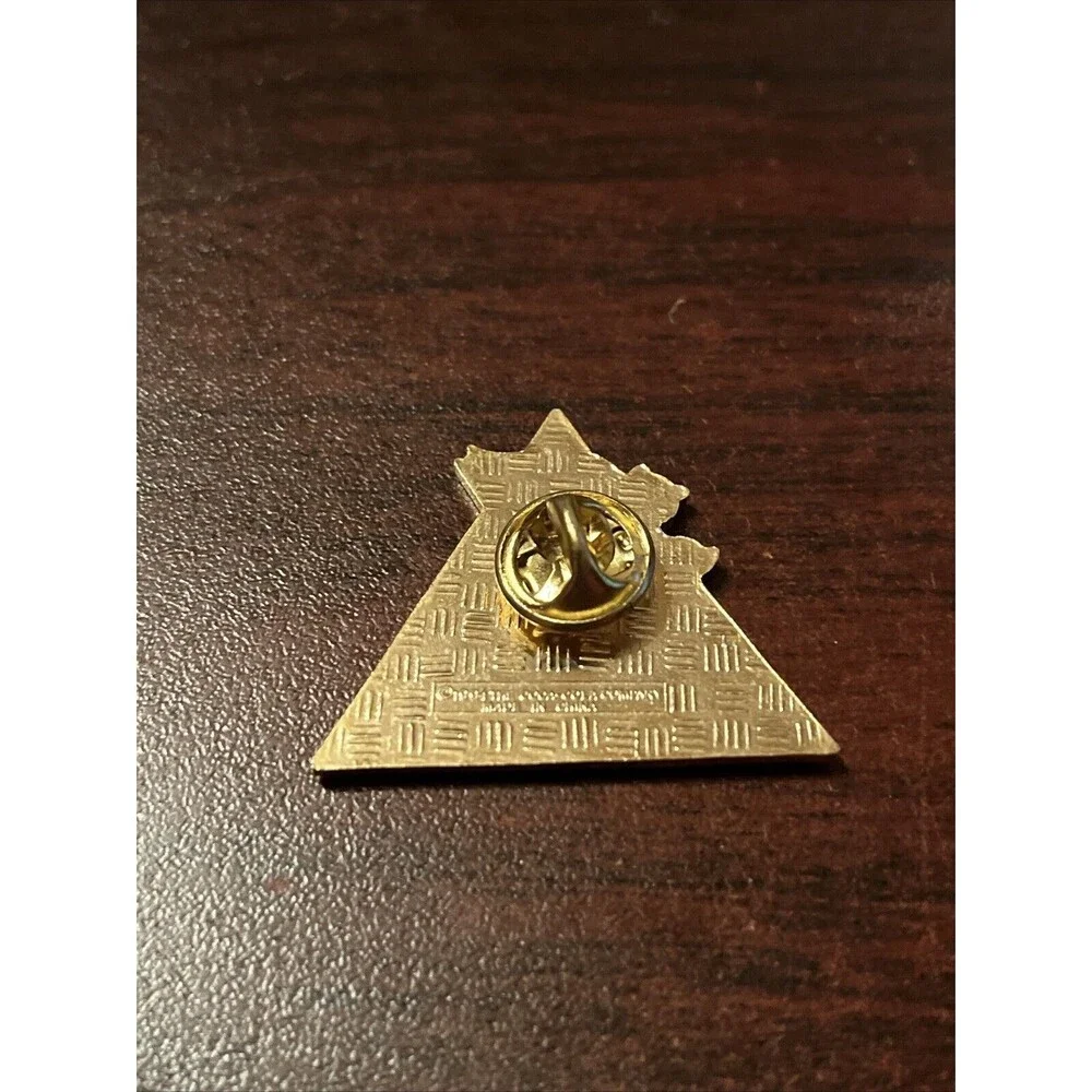 Coca-Cola Coke Polar Bear‎ Winter Skiing Lapel Pin